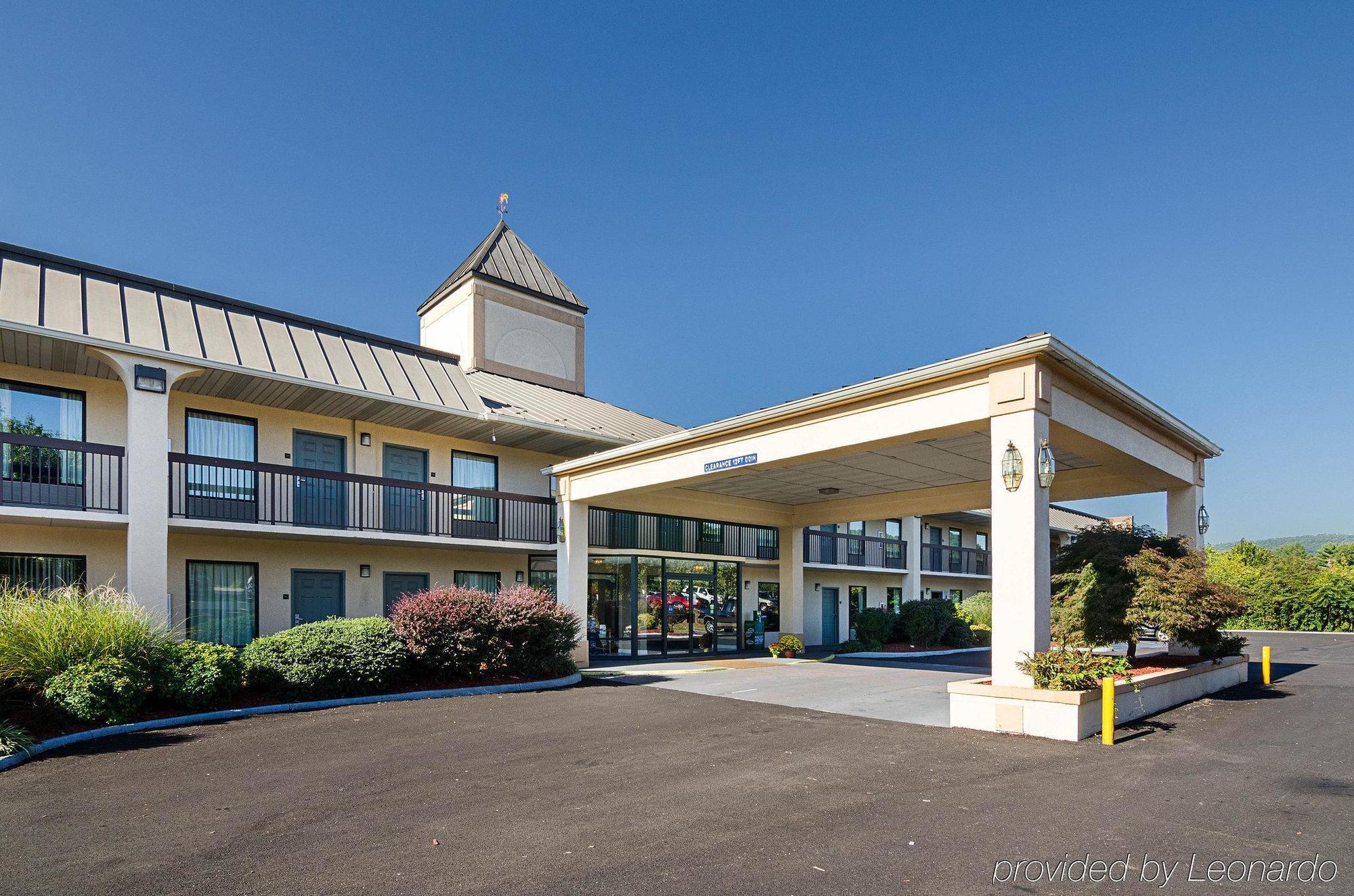 Quality Inn Troutville - Roanoke North Exterior photo